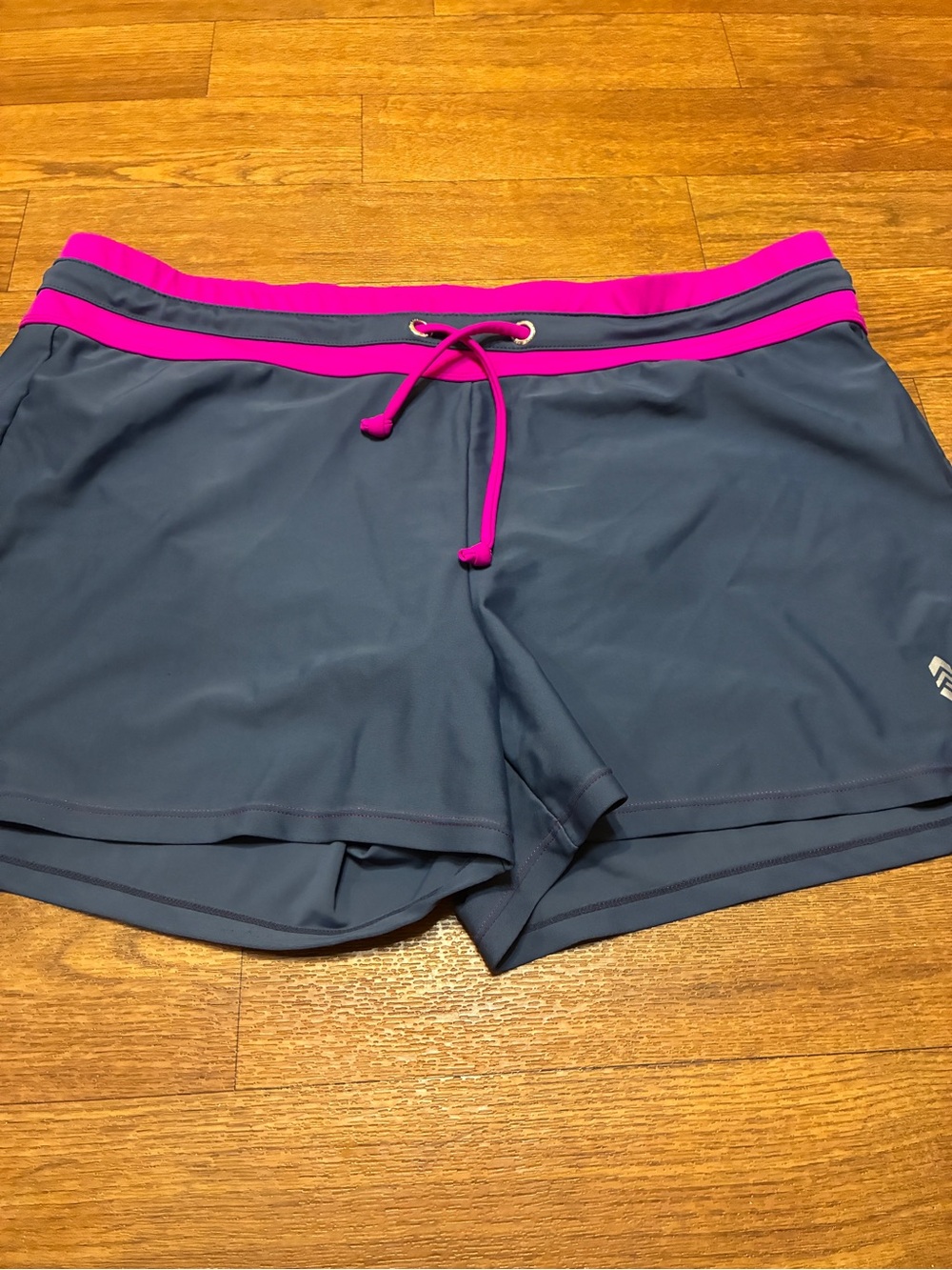 Women’s Free Country Dark Gray Athletic Shorts with Hot Pink Trim Size XL